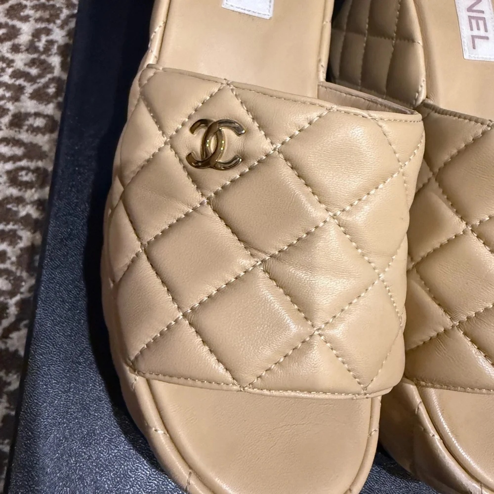 Chanel Tan Quilted Women's Sandals size 9 - Picture 2 of 10